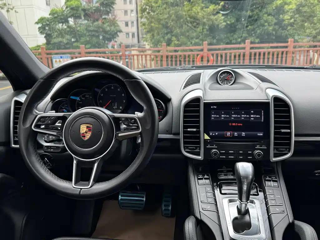 Porsche Cayenne — миниатюра 17