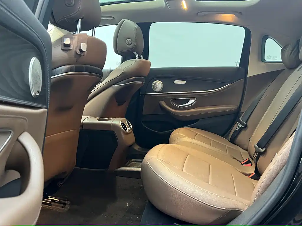 Mercedes-Benz E-Class — миниатюра 17