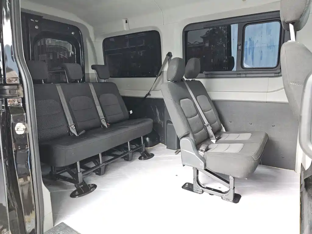Maxus V90 — миниатюра 11