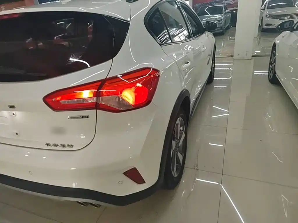 Ford Focus Active — миниатюра 8