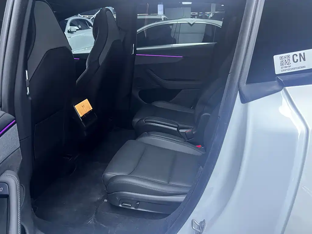 Tesla Model Y L — миниатюра 7