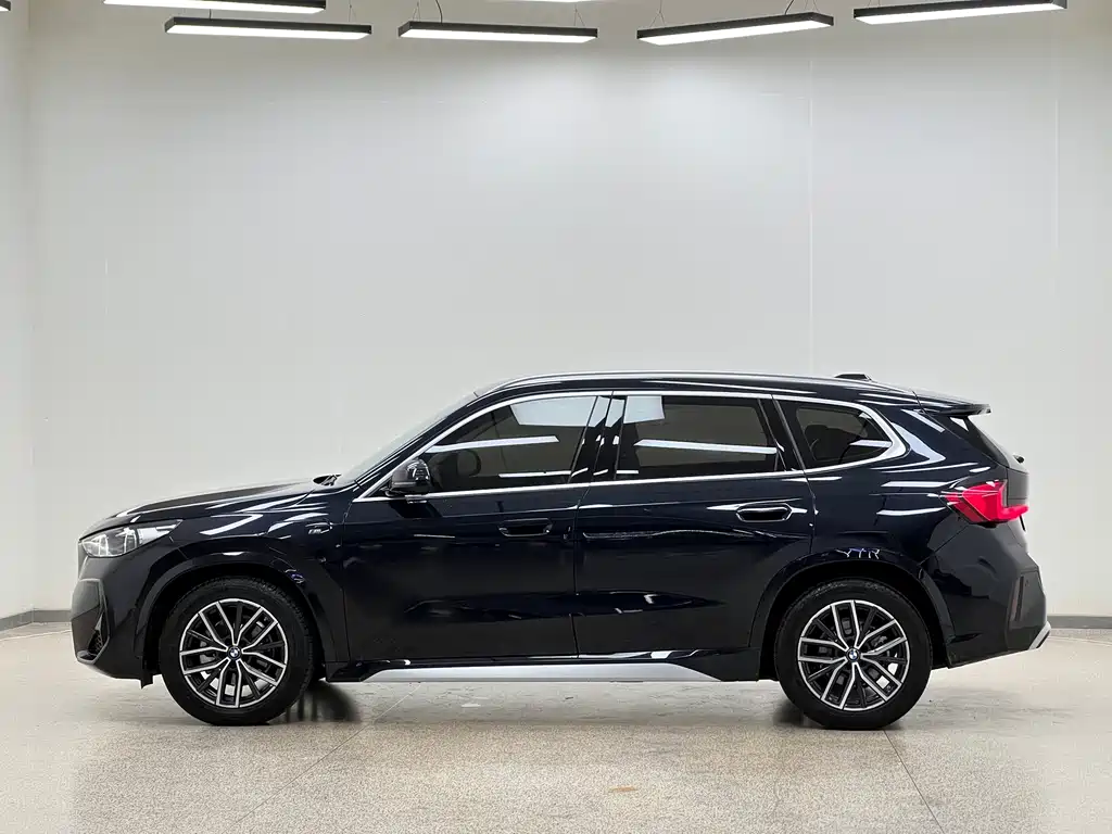 BMW iX1 — миниатюра 7