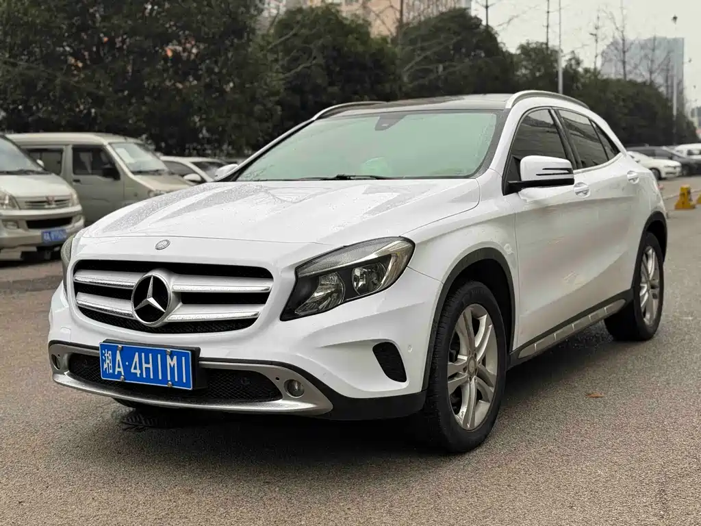 MERCEDES-BENZ GLA