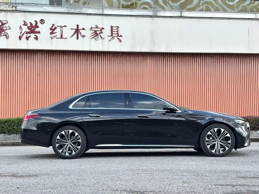 Mercedes-Benz E-Class — миниатюра 4