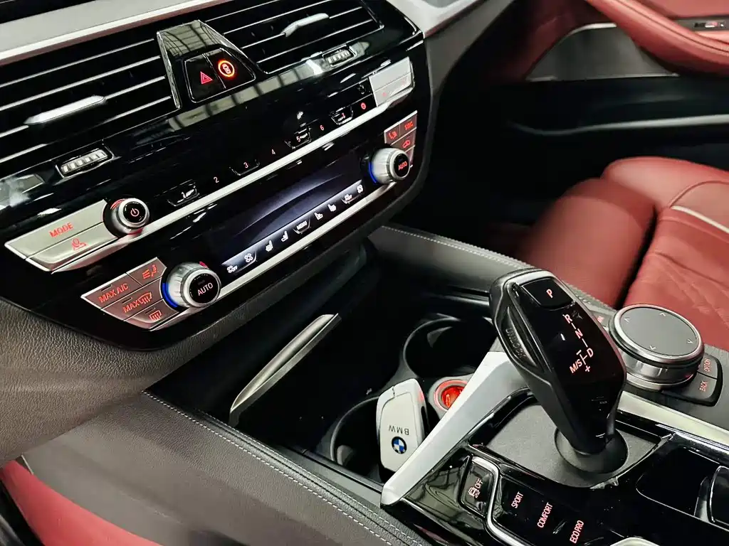 BMW 5 Series — миниатюра 4