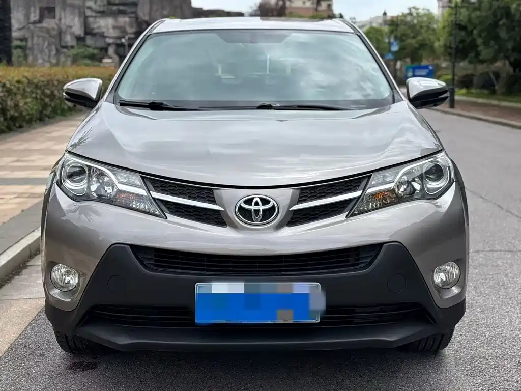 Toyota RAV4 — миниатюра 4