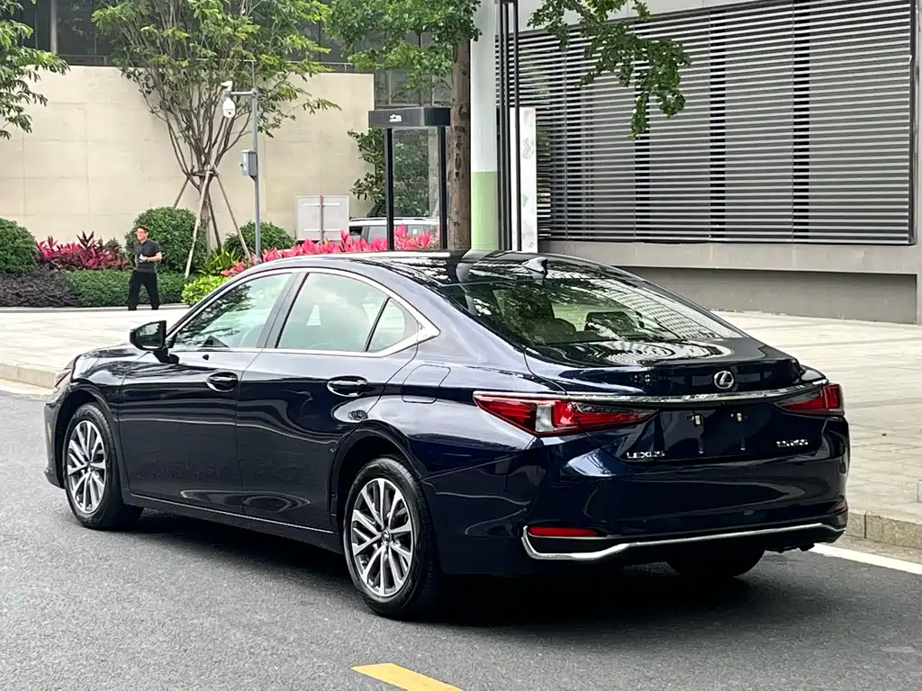 Lexus ES 2023 200