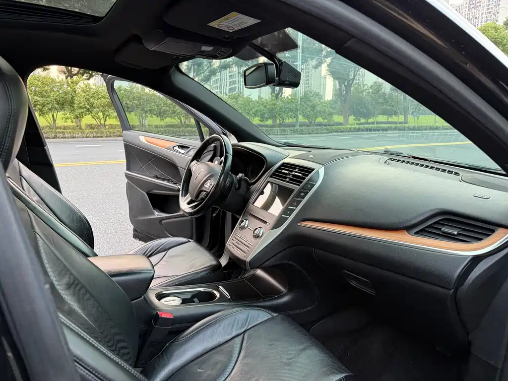 Lincoln MKC — миниатюра 8