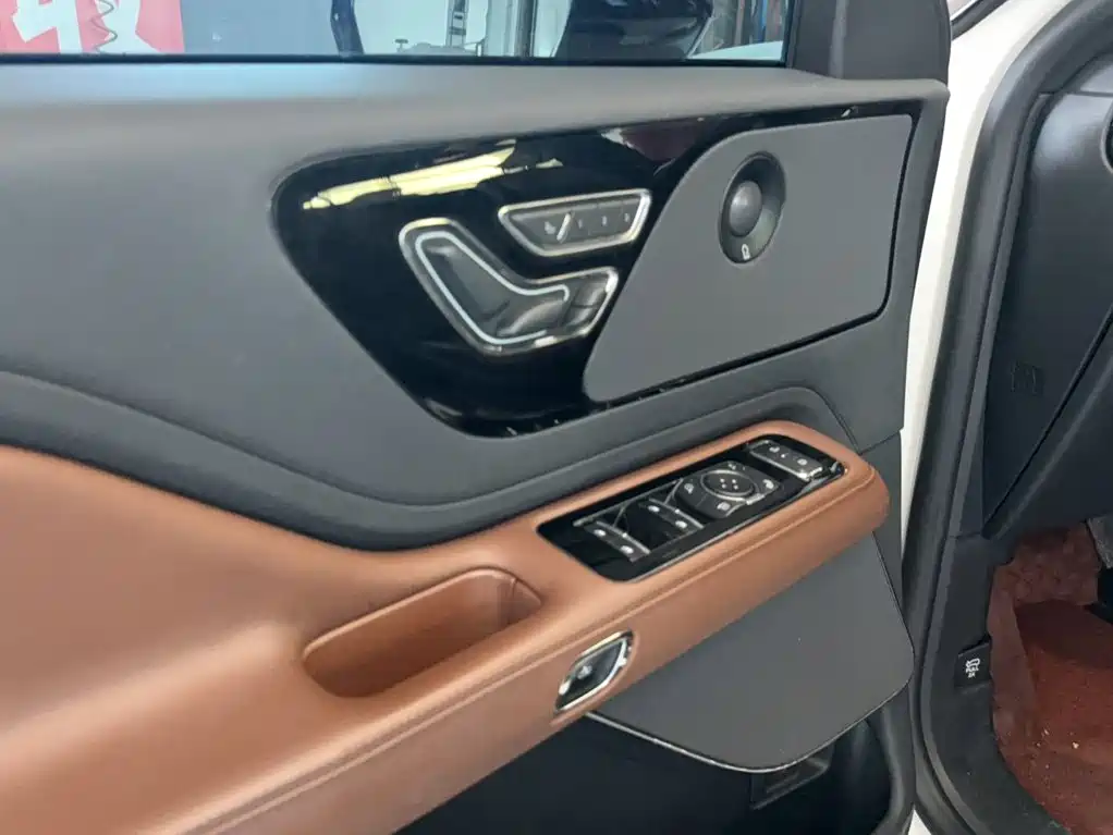 Lincoln Aviator — миниатюра 18