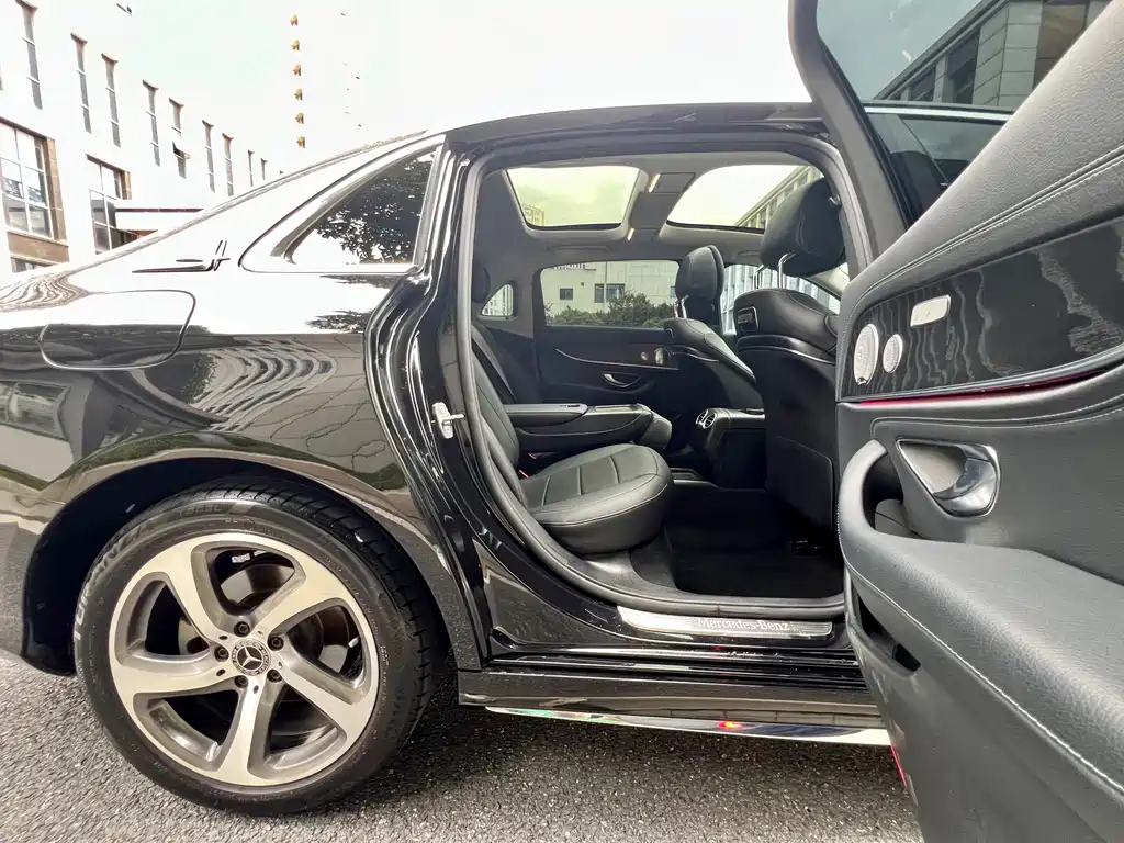 Mercedes-Benz E-Class — миниатюра 24
