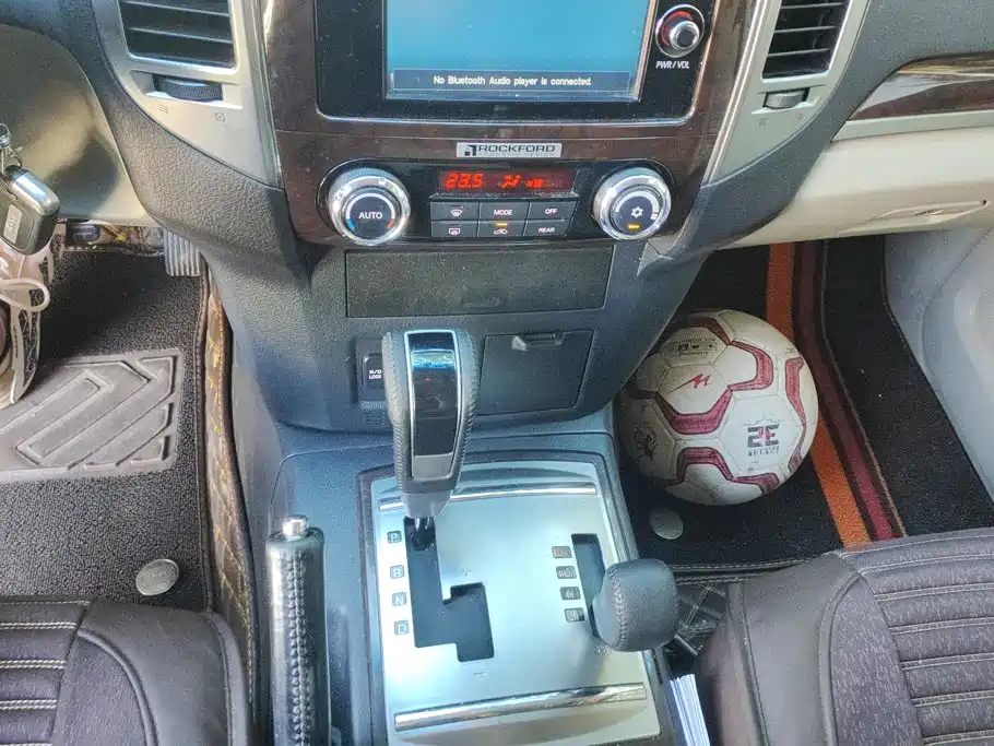 Mitsubishi Pajero (Import) — миниатюра 16