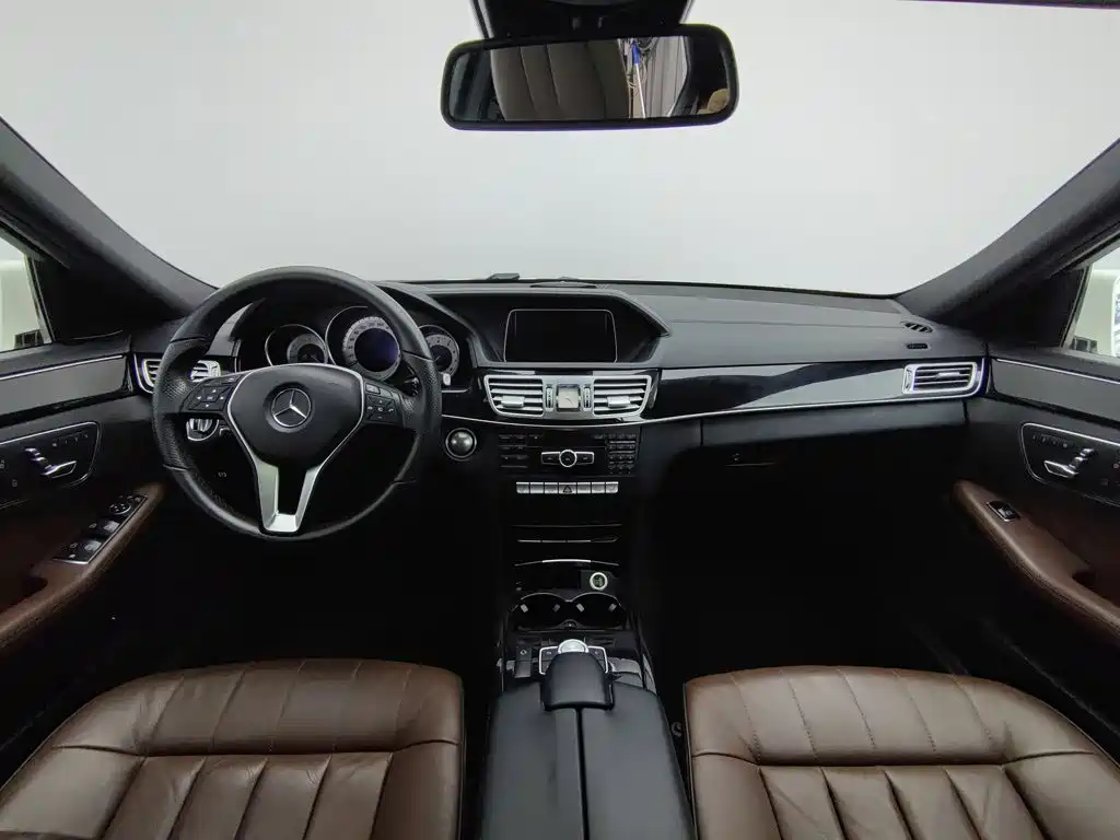 Mercedes-Benz E-Class — миниатюра 5