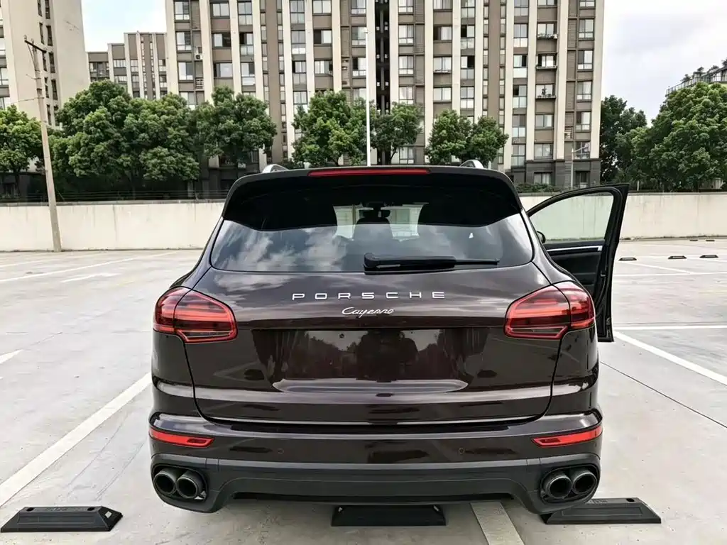 Porsche Cayenne — миниатюра 5
