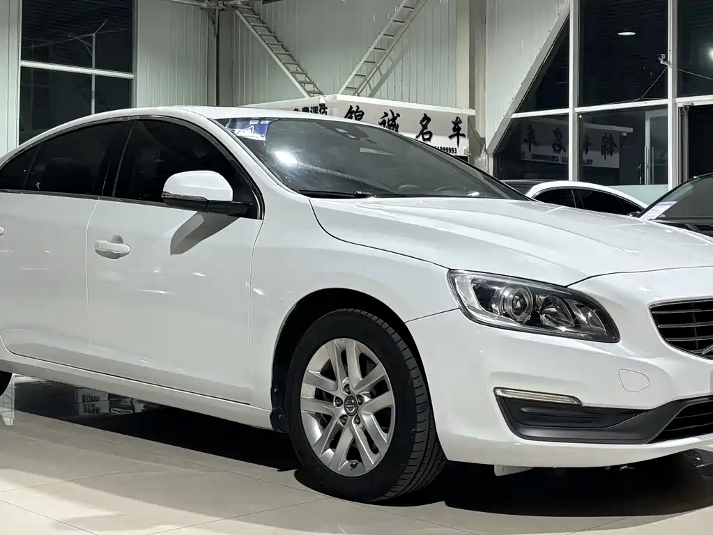 Volvo S60 — миниатюра 3