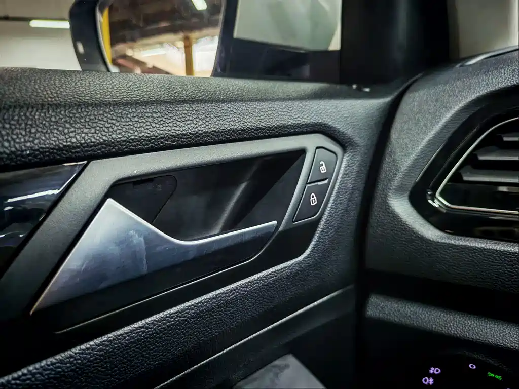 Volkswagen T-Roc — миниатюра 24