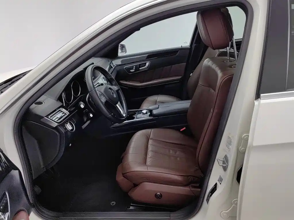 Mercedes-Benz E-Class — миниатюра 10