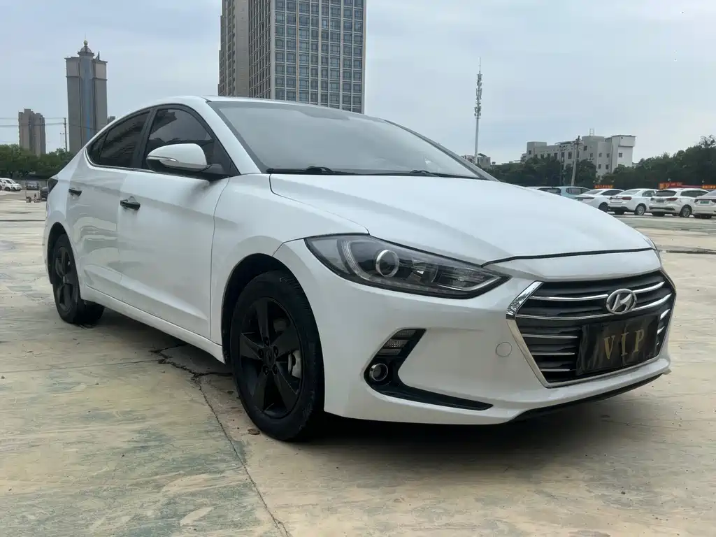 Hyundai Elantra — миниатюра 3