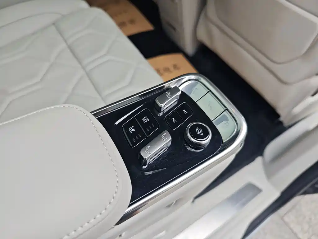 Volvo EM90 — миниатюра 27