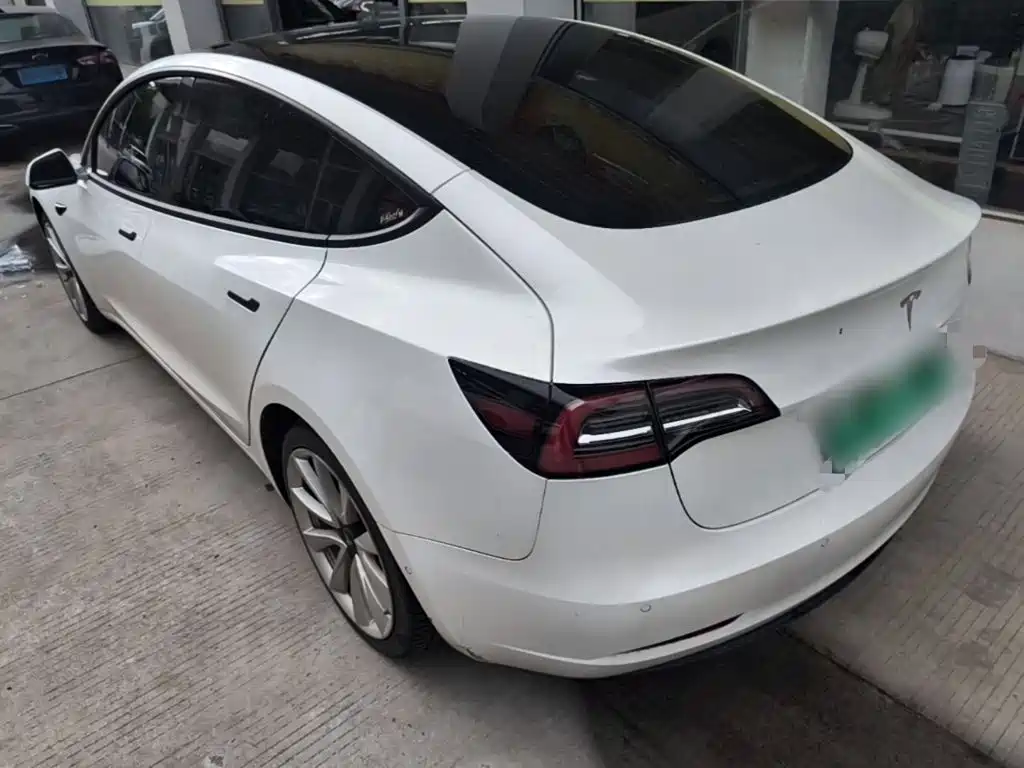 Tesla Model 3 — миниатюра 5
