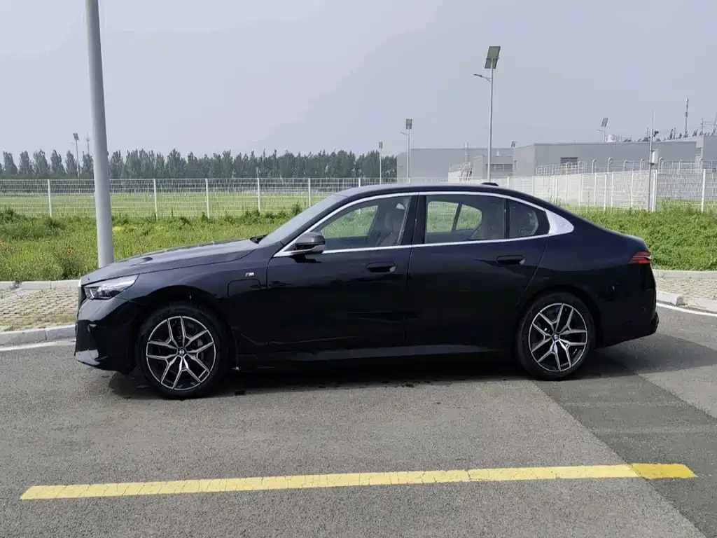 BMW i5 — миниатюра 4