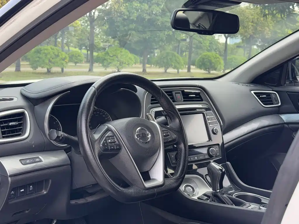 Nissan Cima — миниатюра 11