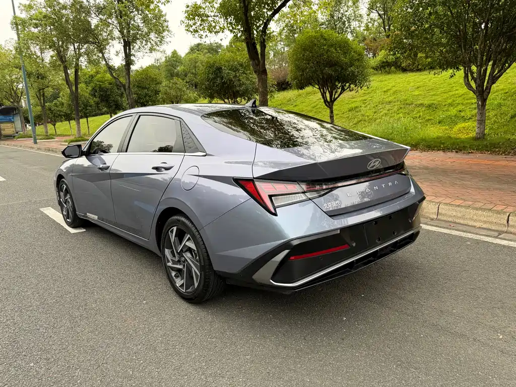Hyundai Elantra — миниатюра 13