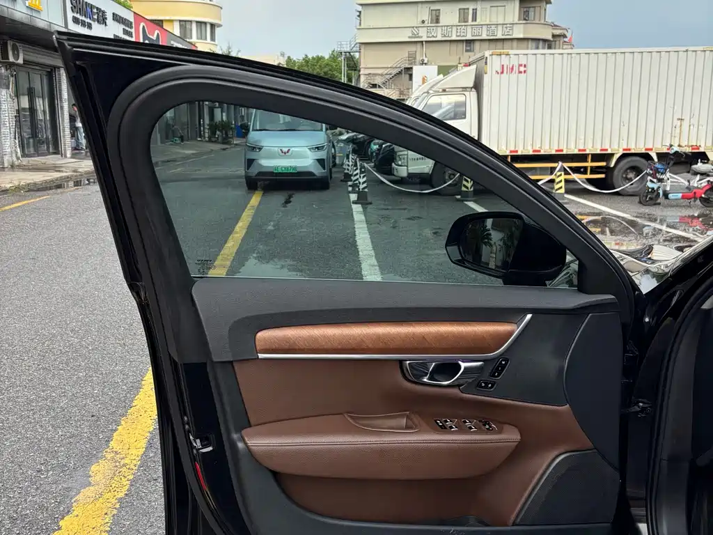 Volvo S90 — миниатюра 9