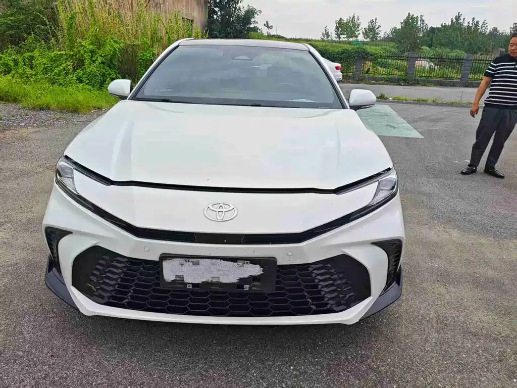 Toyota Camry — миниатюра 2
