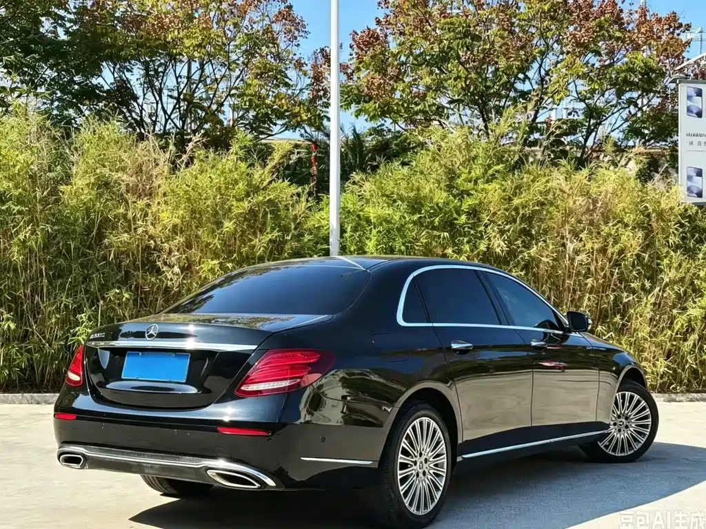 Mercedes-Benz E-Class — миниатюра 5