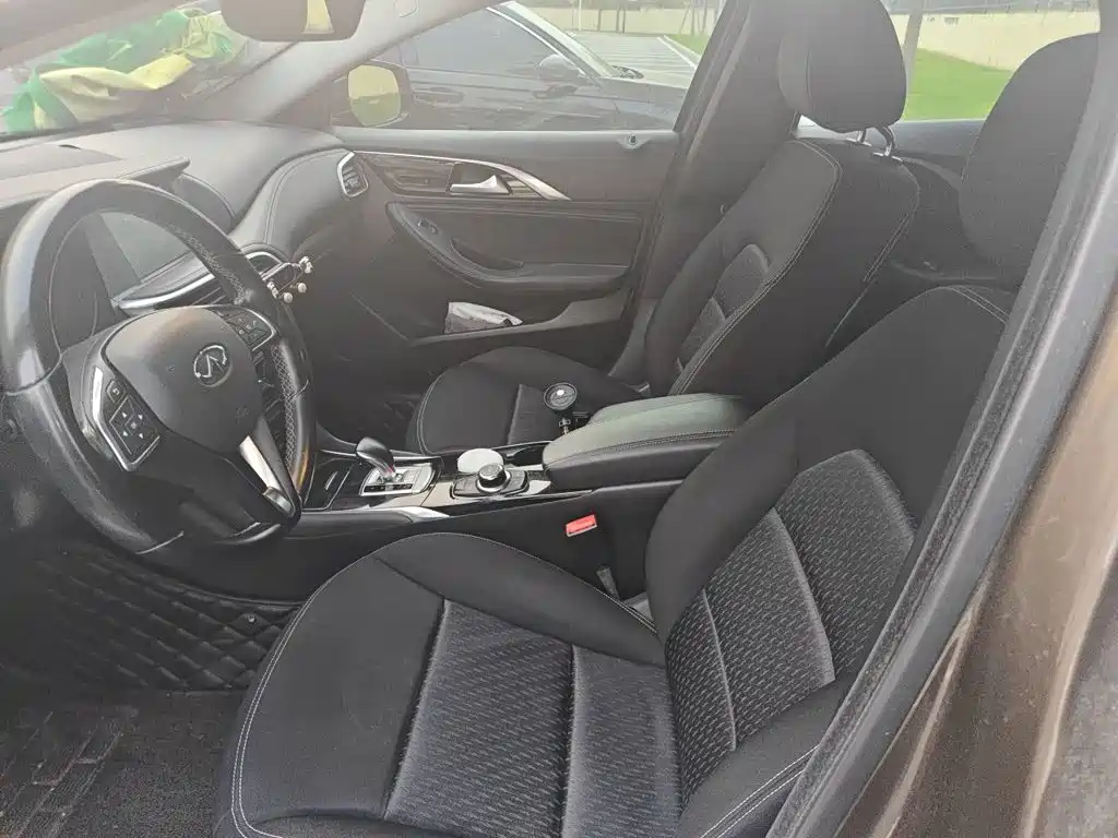 Infiniti QX30 — миниатюра 11