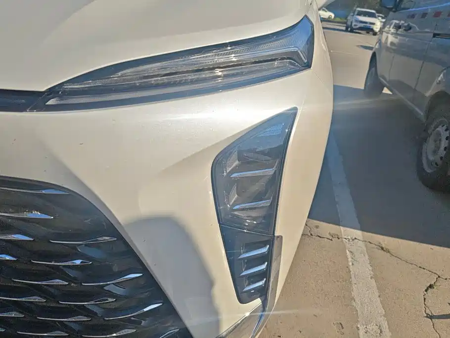 Buick GL8 Hybrid — миниатюра 5