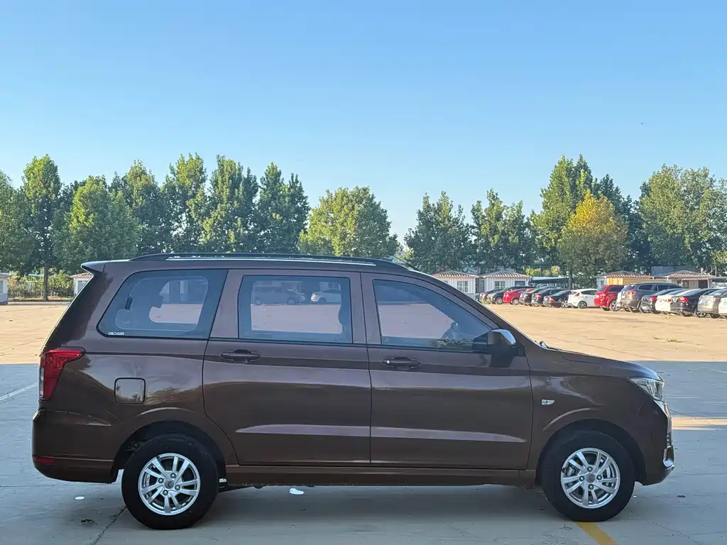 Wuling Hongguang — миниатюра 7