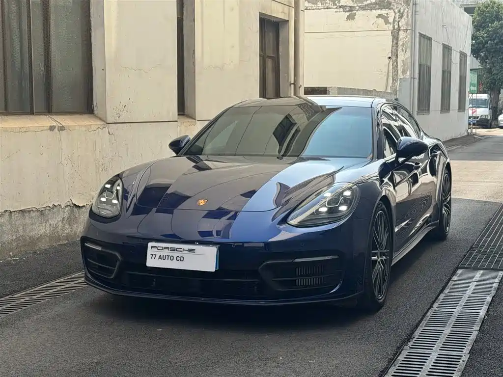 PORSCHE PANAMERA