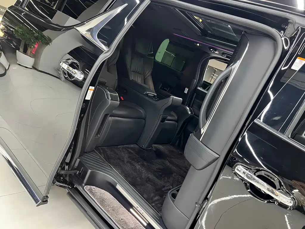 Lexus LM — миниатюра 12