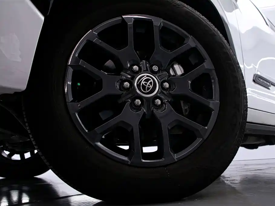 Toyota Sequoia — миниатюра 19