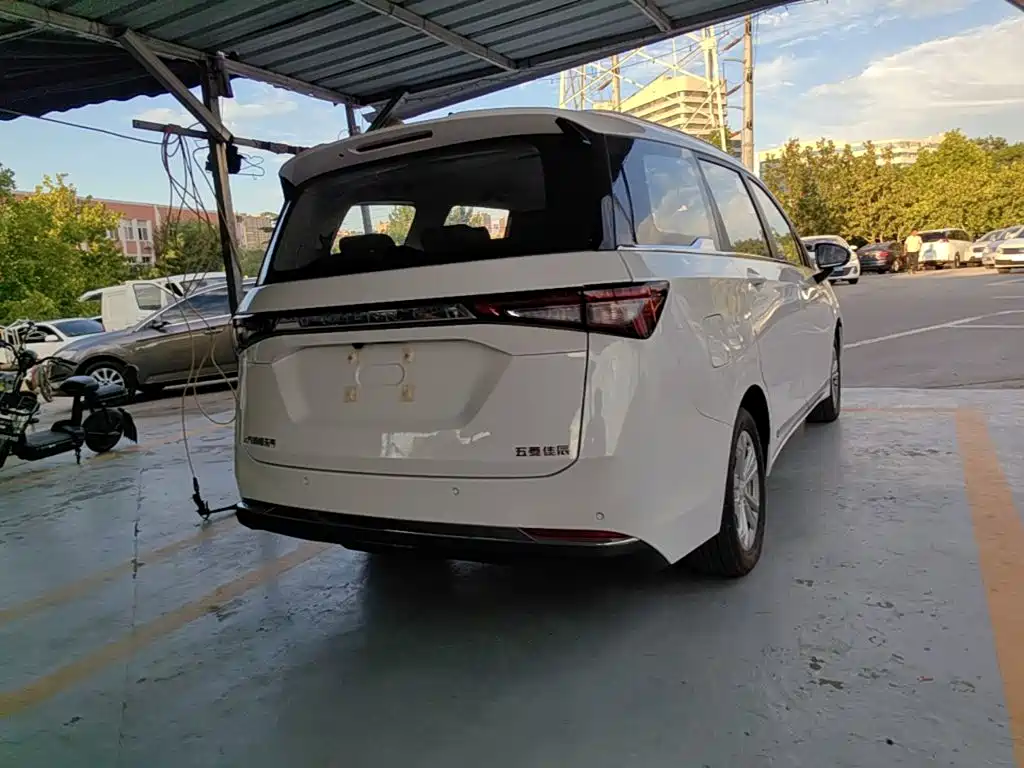 Wuling Jiachen — миниатюра 7