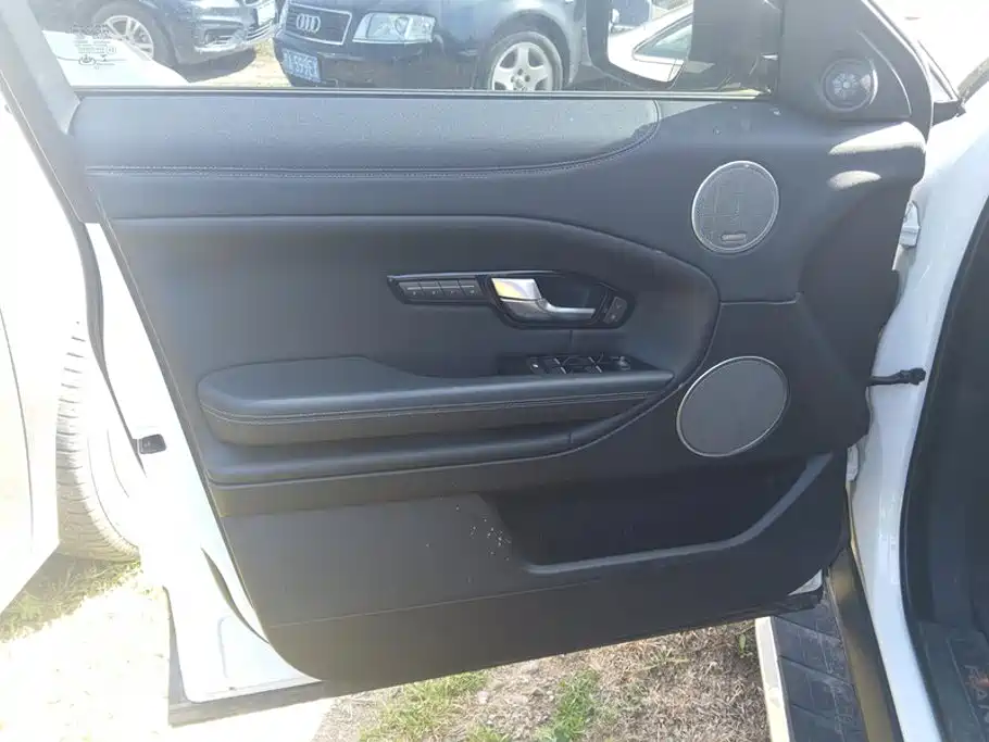 Land Rover Evoque — миниатюра 7