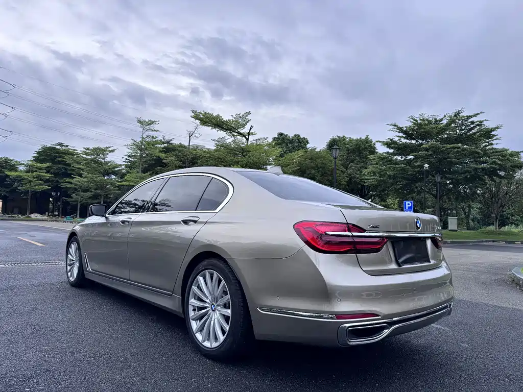 BMW 7 SERIES