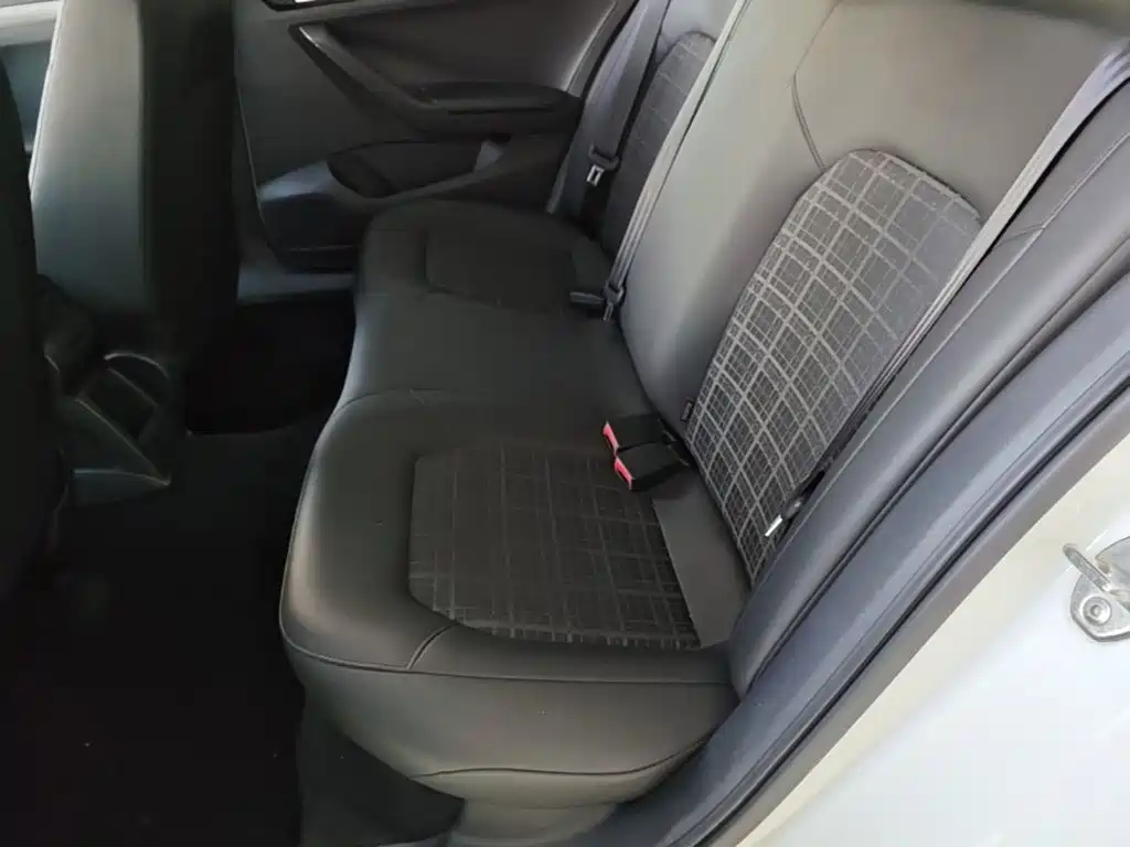 Volkswagen Jetta — миниатюра 17