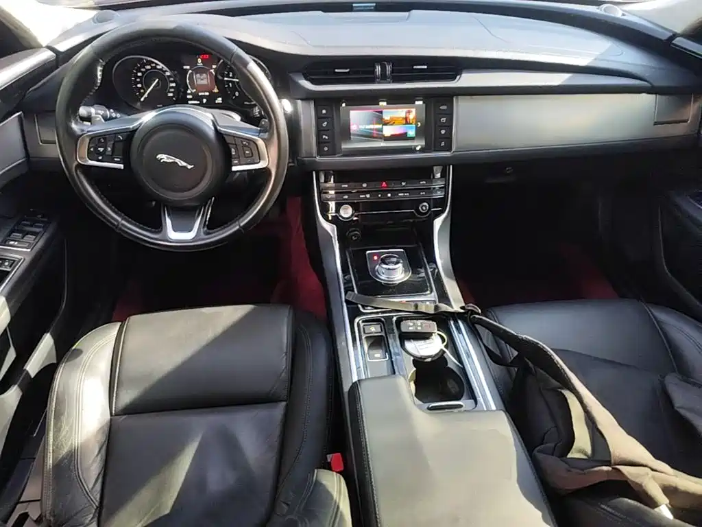 Jaguar XFL — миниатюра 10