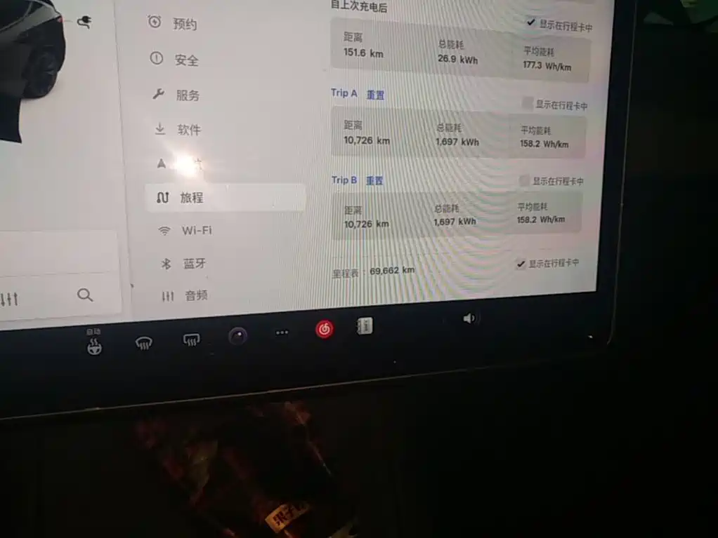 Tesla Model Y — миниатюра 12