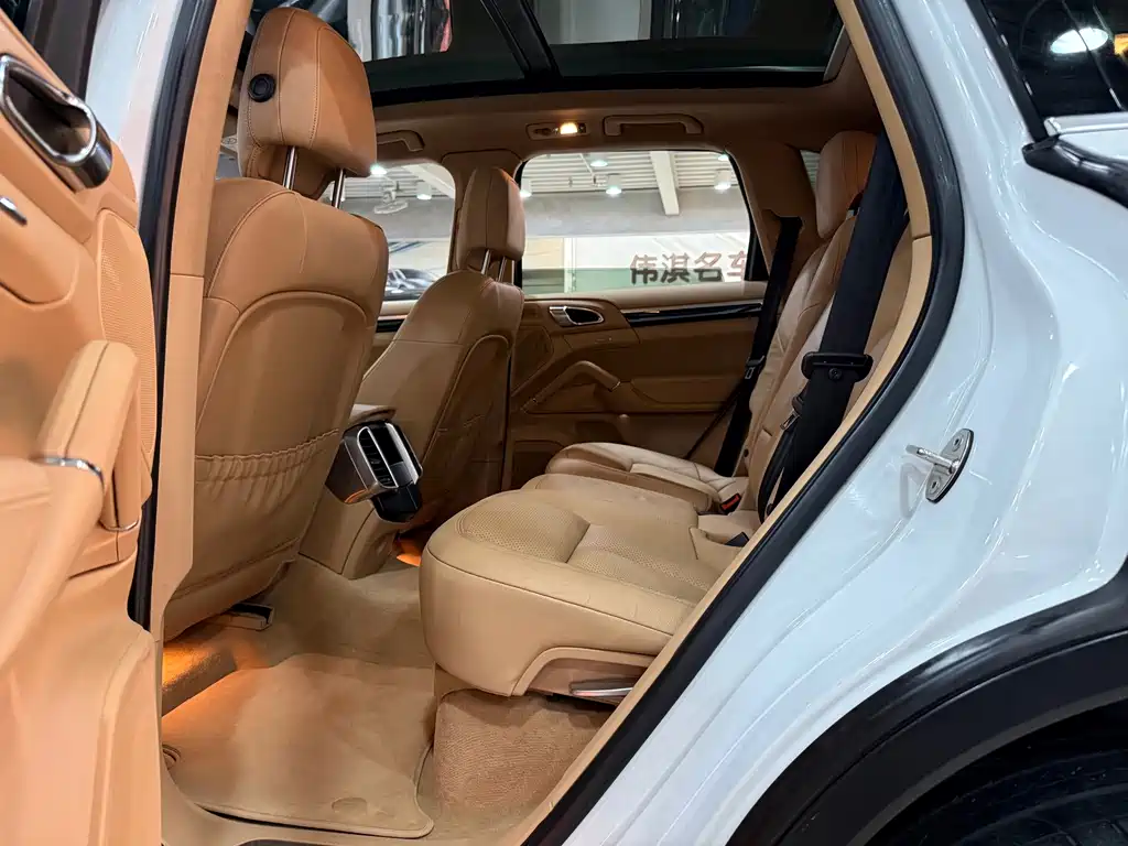 Porsche Cayenne — миниатюра 11