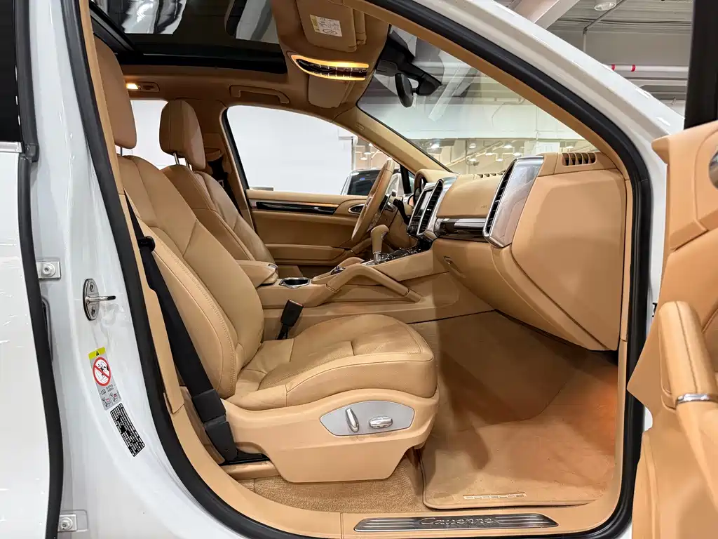 Porsche Cayenne — миниатюра 12