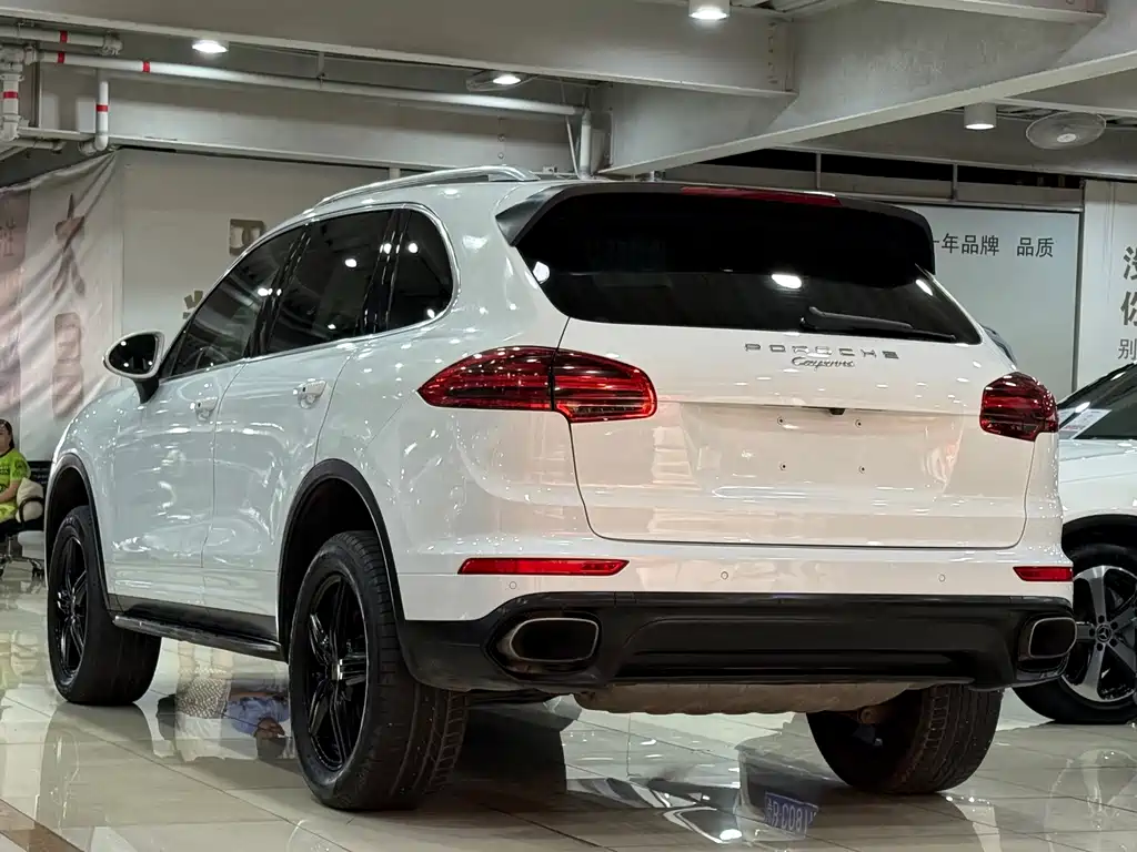 Porsche Cayenne — миниатюра 14