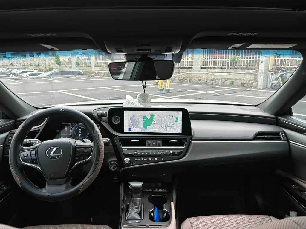 Lexus ES — миниатюра 12