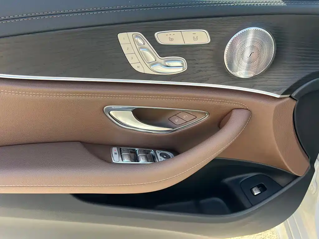 Mercedes-Benz E-Class — миниатюра 6