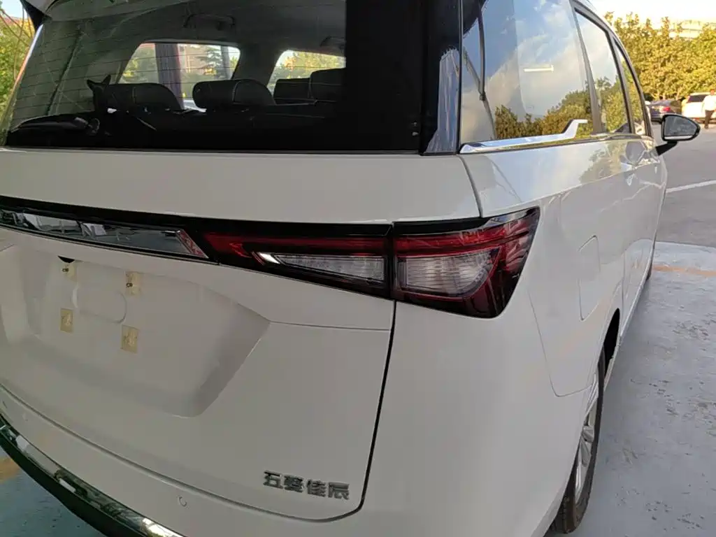 Wuling Jiachen — миниатюра 8