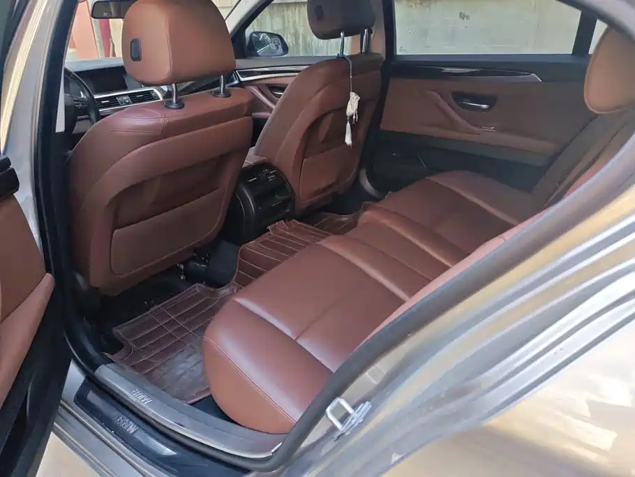BMW 5 Series — миниатюра 10
