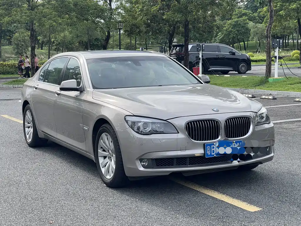 BMW 7 Series — миниатюра 5