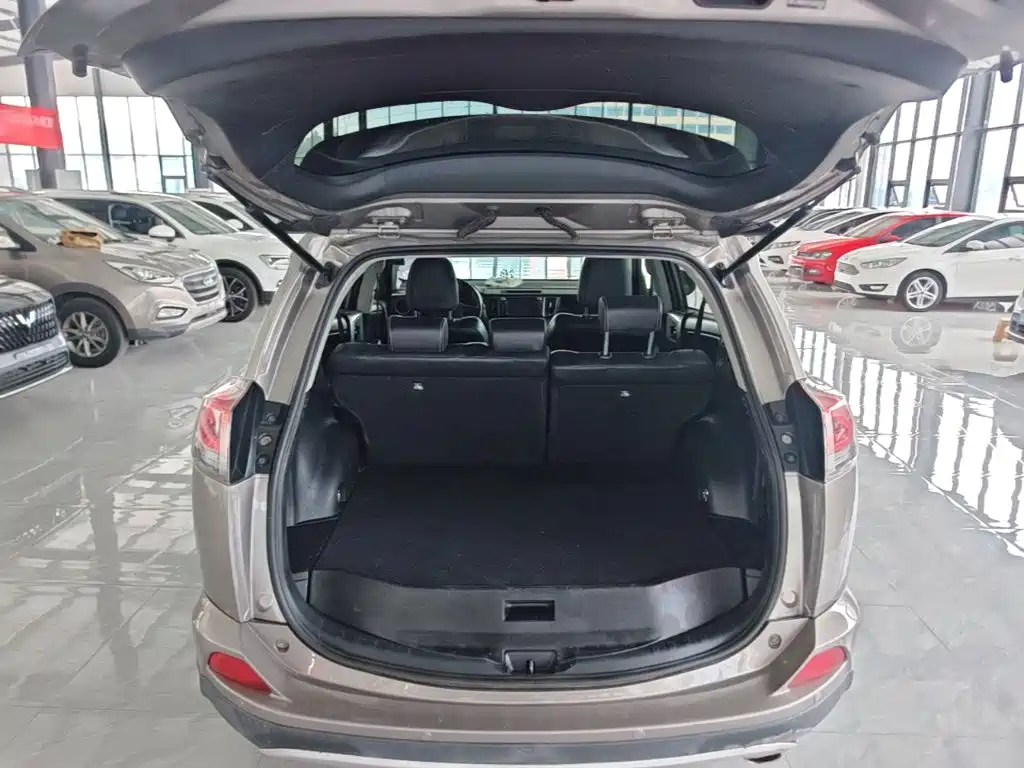 Toyota RAV4 — миниатюра 19